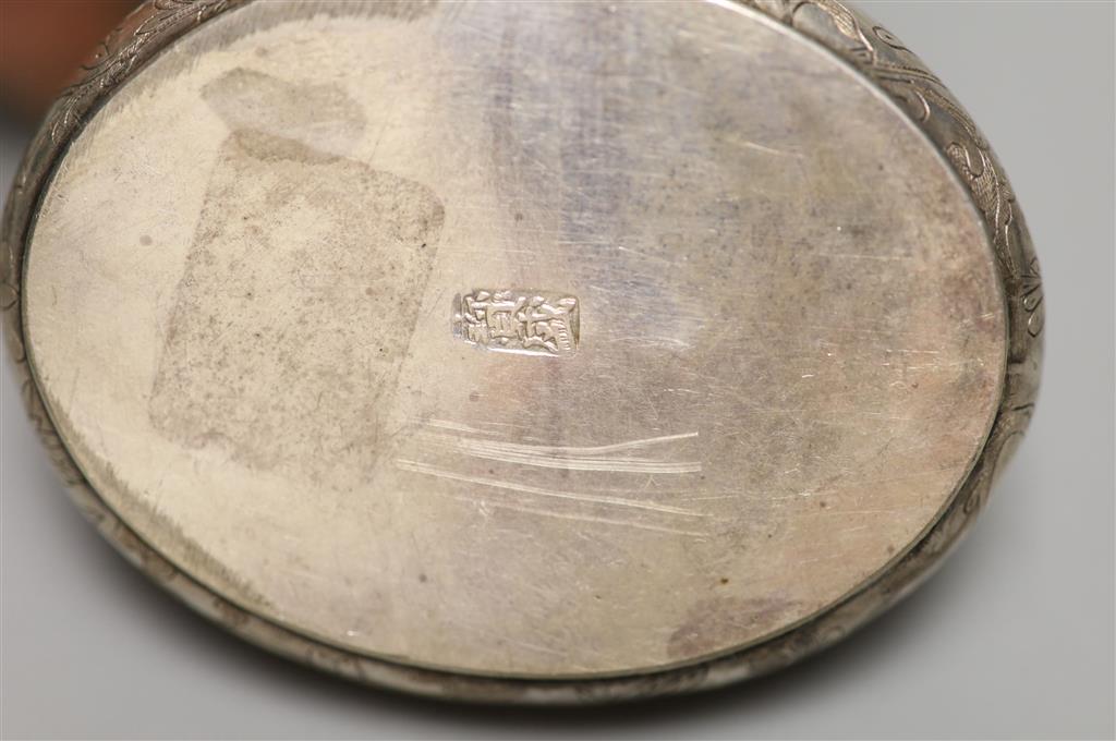 A late 19th/early 20th century Chinese white metal oval snuff box, decorate with foliage, 73mm.